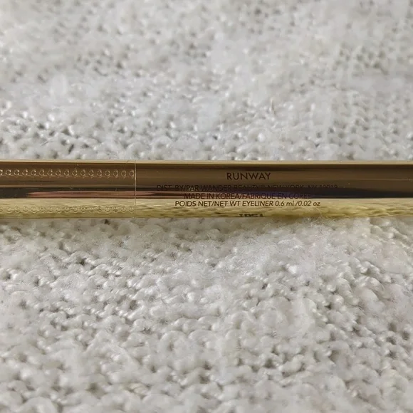 Wander Beauty High Line Liquid Eyeliner in Runway, 0.6ml/0.02fl oz - Picture 5 of 8